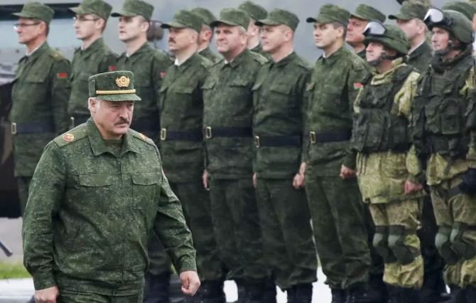 Λευκορωσία: Ξαφνική επιθεώρηση των ενόπλων δυνάμεων με εντολή Λουκασένκο