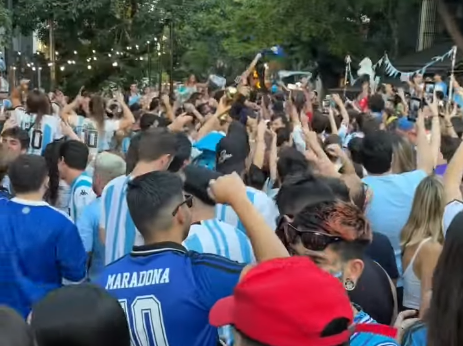 Οι Αργεντινοί ξεχύθηκαν στους δρόμους για να πανηγυρίσουν την πρόκριση