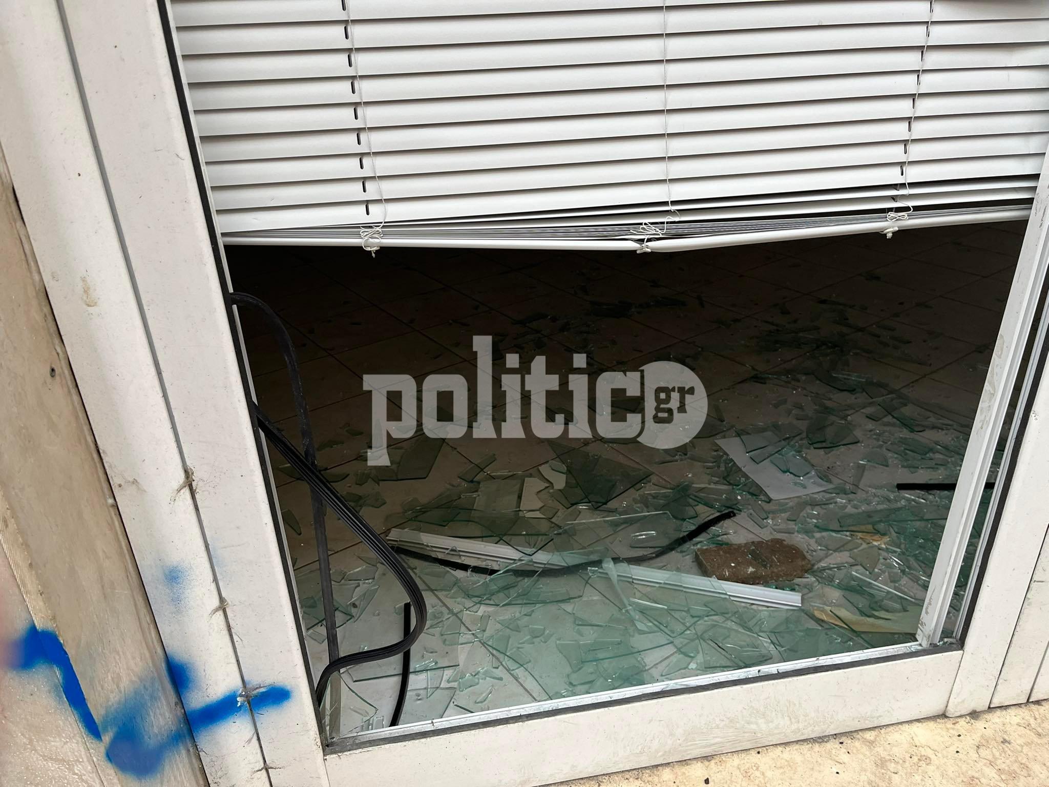 Επεισόδια στη Θεσσαλονίκη: Η επόμενη μέρα – Σπασμένες βιτρίνες, αμάξια και πεζοδρόμια ο απολογισμός (pics)