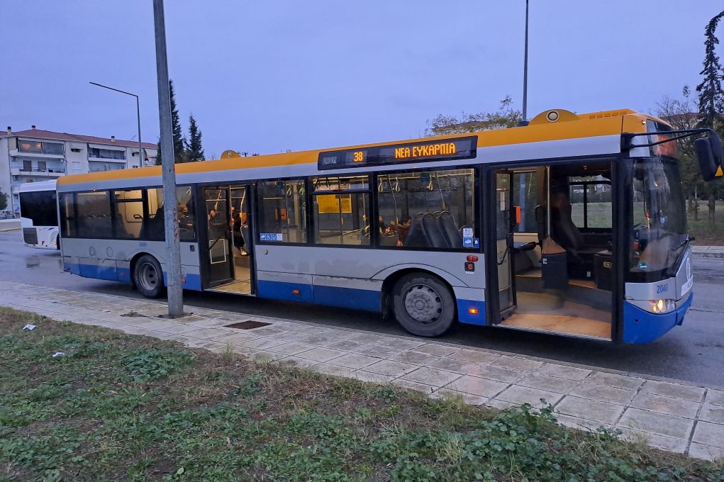ΟΑΣΘ: Ταλαιπωρία επιβατών λόγω… μασκών – Οδηγός κάλεσε το 100 για ανυποχώρητη μητέρα