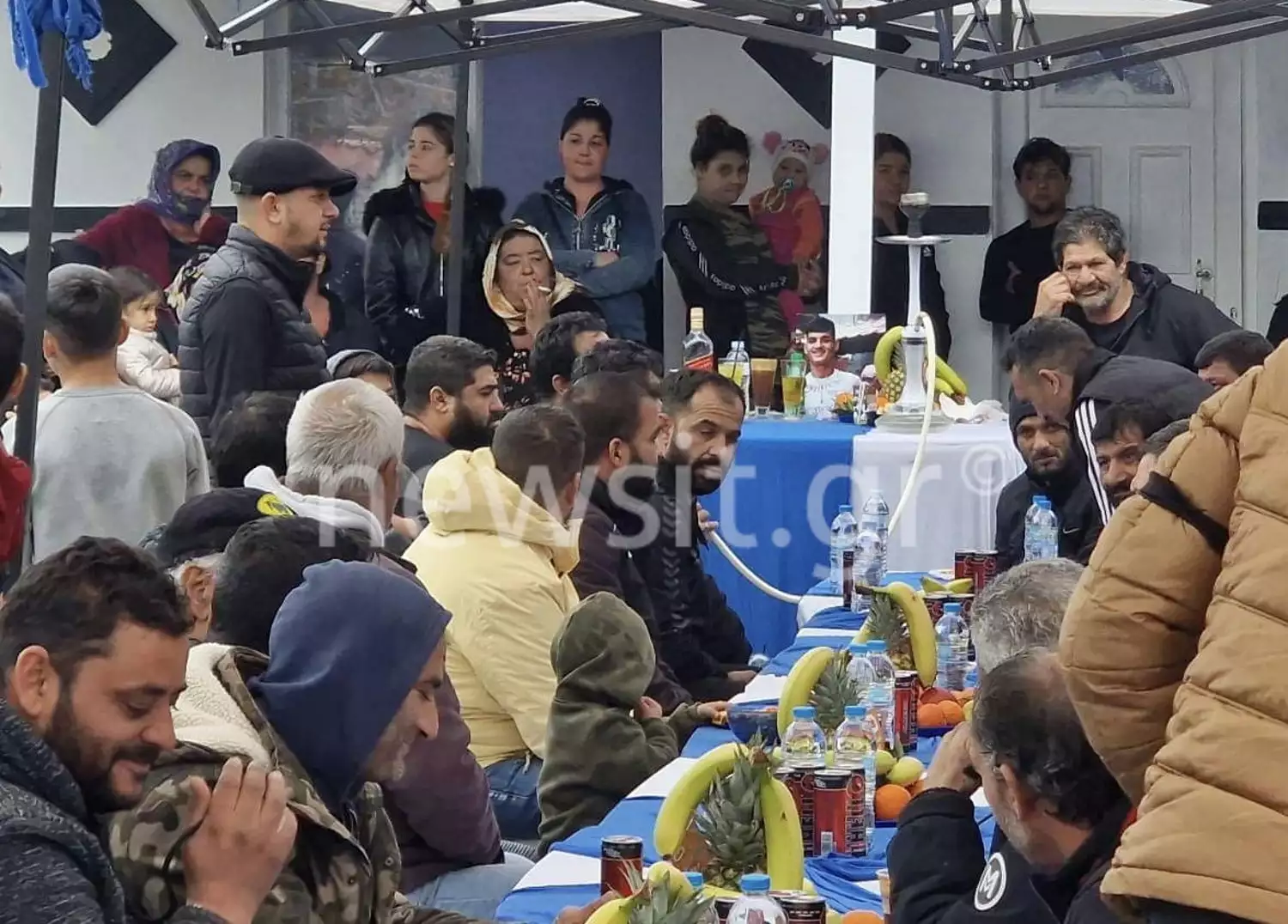 «Αυτός μια χαρά θα κάνει Χριστούγεννα στο σπίτι του, εμείς τι θα κάνουμε;» – Αντιδρούν οι Ρομά για την απόφαση για τον αστυνομικό
