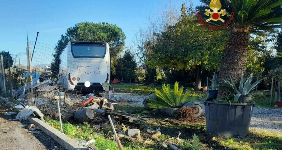 Ρώμη: Λεωφορείο με μαθητές βγήκε εκτός δρόμου