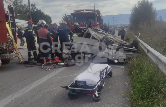 Κρήτη: Τροχαίο με δύο τραυματίες – Μεγάλη προσπάθεια για τον απεγκλωβισμό του ενός
