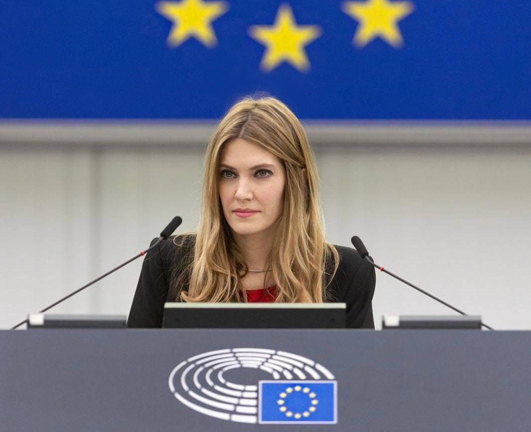 Λαγκάρντ σε Ε. Καϊλή: «Θα αυξήσουµε κι άλλο τα επιτόκια για να σταθεροποιηθούν οι τιμές, πρέπει να µειωθεί η κατανάλωση ενέργειας»