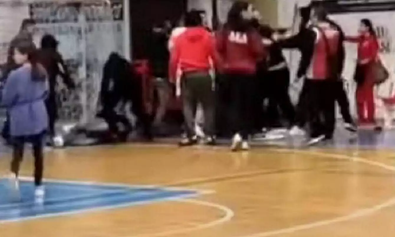 Άγριο ξύλο σε αγώνα γυναικείου βόλεϊ στον Βόλο (vid)