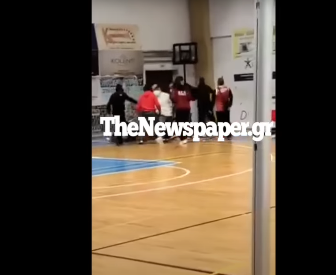 Βόλος: Μεγάλη ένταση σε αγώνα βόλεϊ γυναικών – Οπαδοί επιτέθηκαν σε παράγοντα της ΑΕΛ