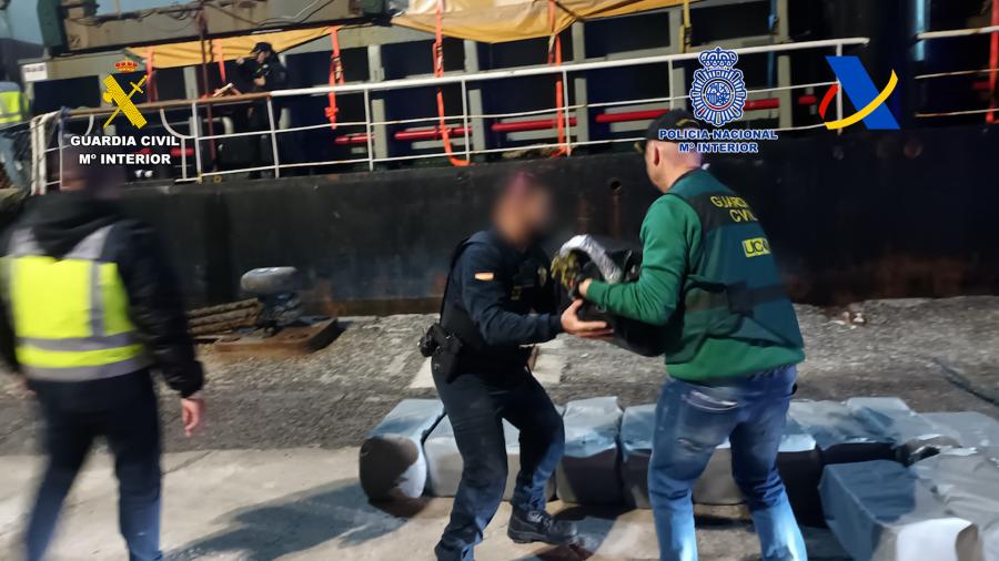 Πλοίο με κοκαΐνη: Γραφεία στον Πειραιά και ένας διαχειριστής 22 χρονών