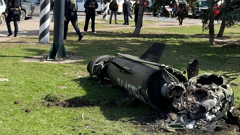 Πόλεμος Ουκρανία: Επίθεση με ρωσικούς βαλλιστικούς πυραύλους στο Κραματόρσκ (vid)