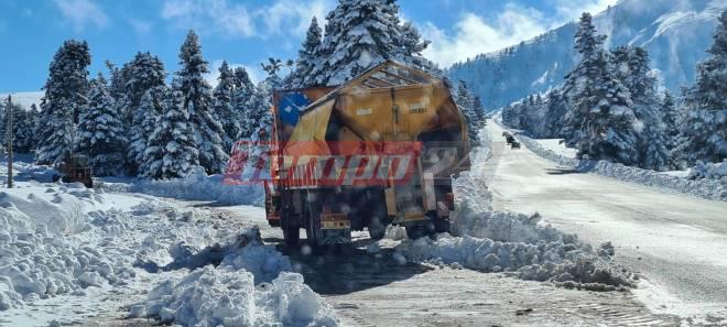 Αχαΐα: Προβλήματα στο ορεινό δίκτυο από την έντονη κακοκαιρία – Κατολισθήσεις και πυκνό χιόνι έφραξαν δρόμους