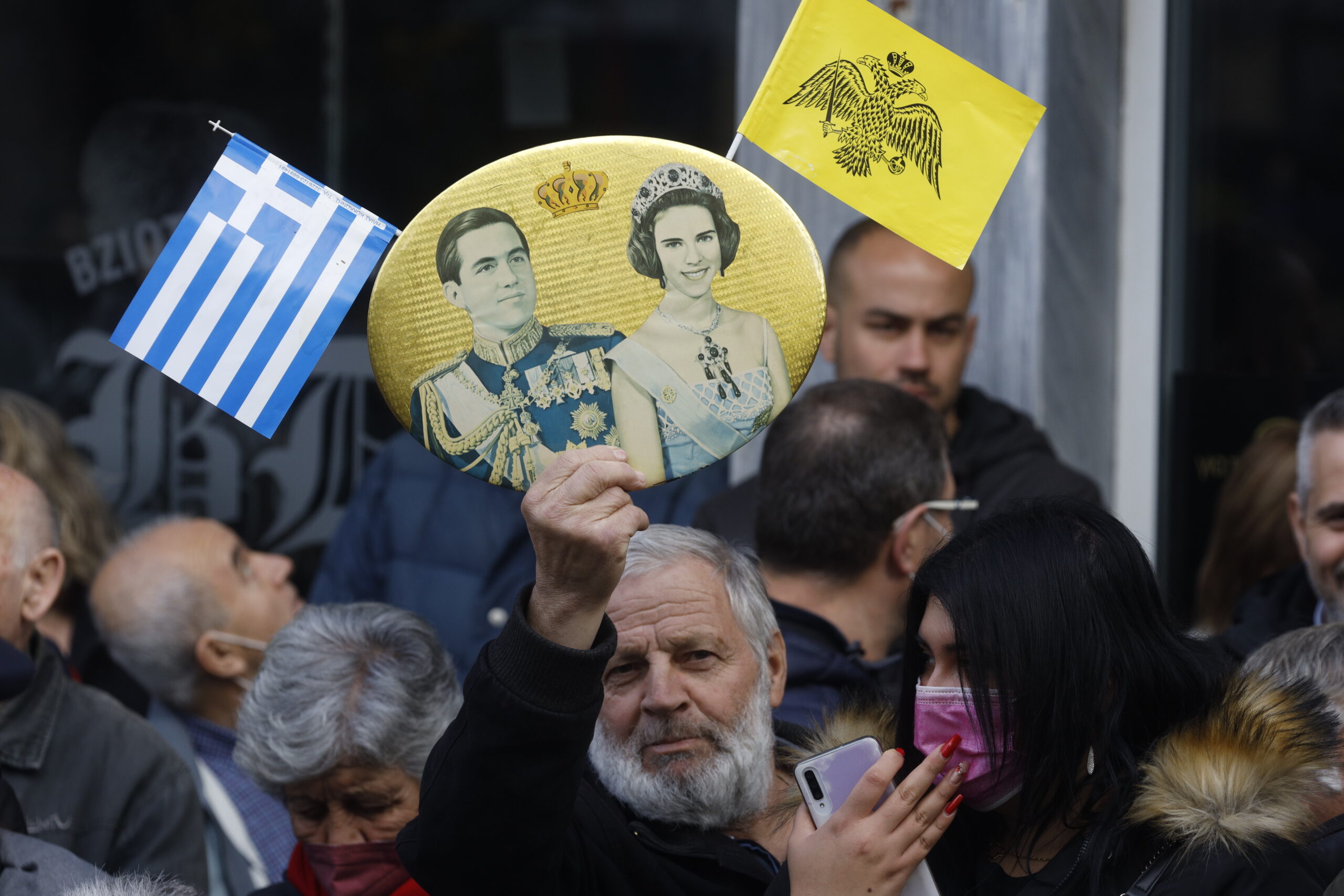 Χάσαμε τον βασιλιά… έμεινε μόνο ψωμί κι ελιά