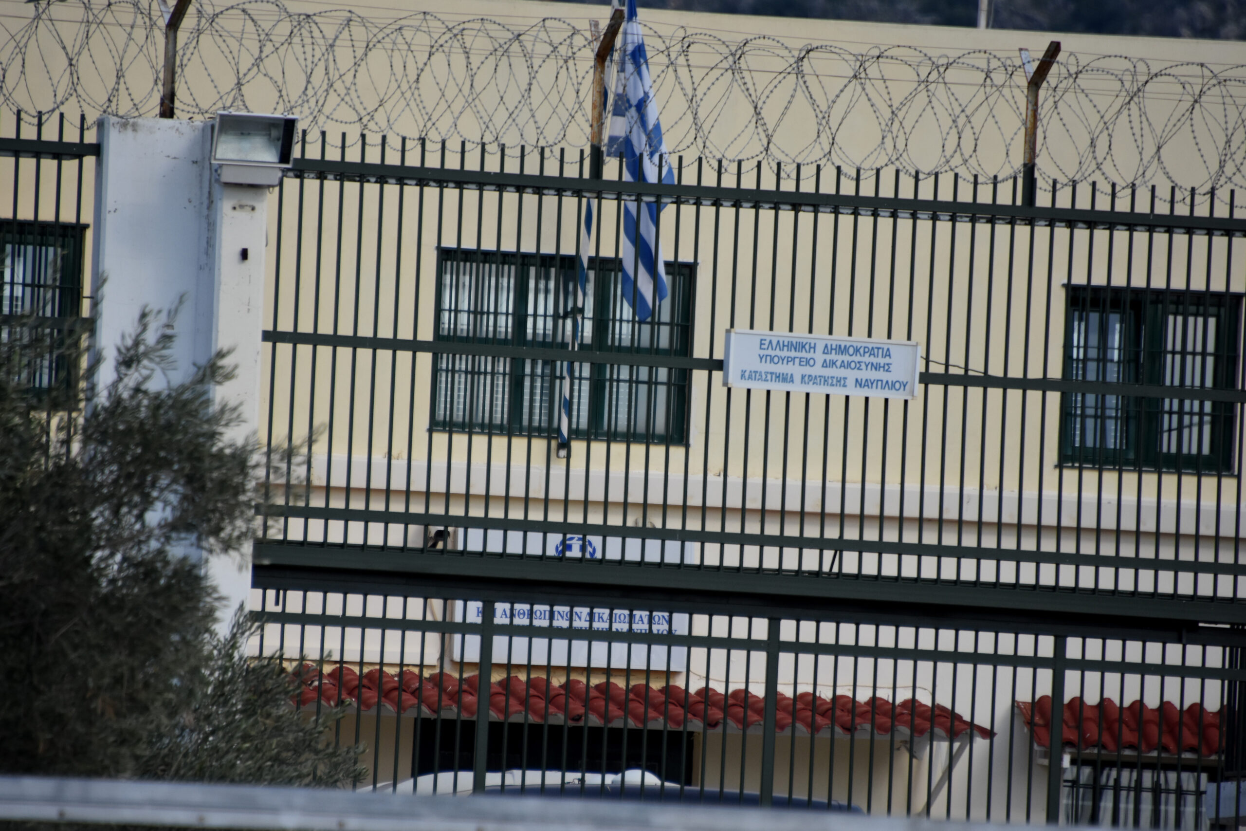 Φυλακές Δομοκού: Σαπάκιασαν στο ξύλο ισοβίτη – Τρόφιμοι πιάστηκαν στα χέρια για τον έλεγχο πτέρυγας