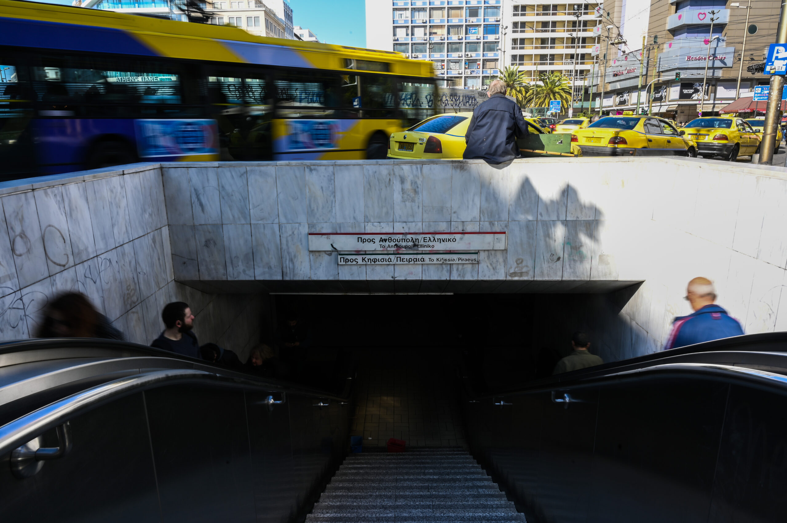 ΟΑΣΑ: Αναβαθμίζει το εμπορικό δίκτυο πωλήσεων εισιτηρίων – Νέες προσλήψεις στα εκδοτήρια του Μετρό