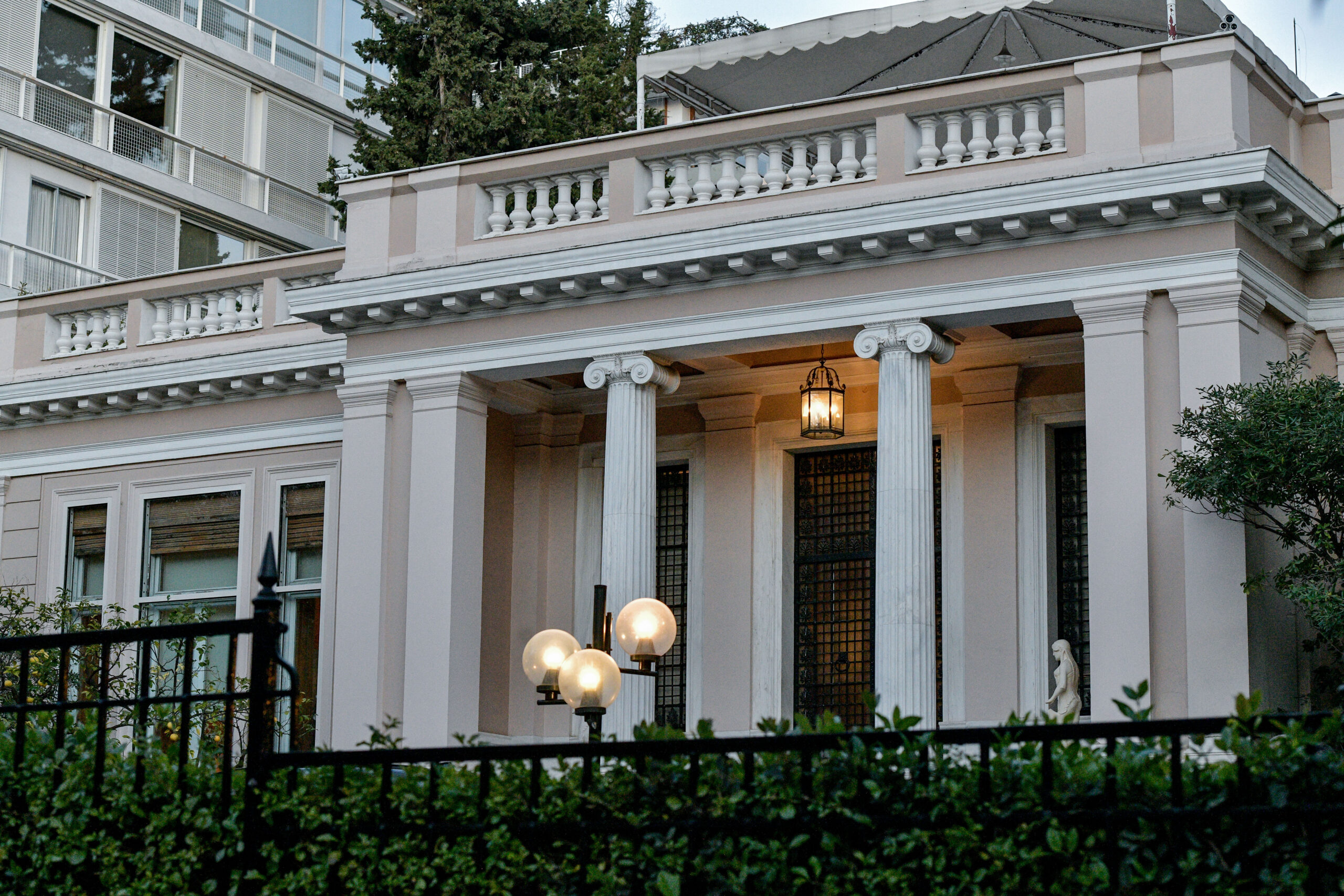 Έκτακτη σύσκεψη στο Μαξίμου για την Κίνα – Τα μέτρα που συζητούνται