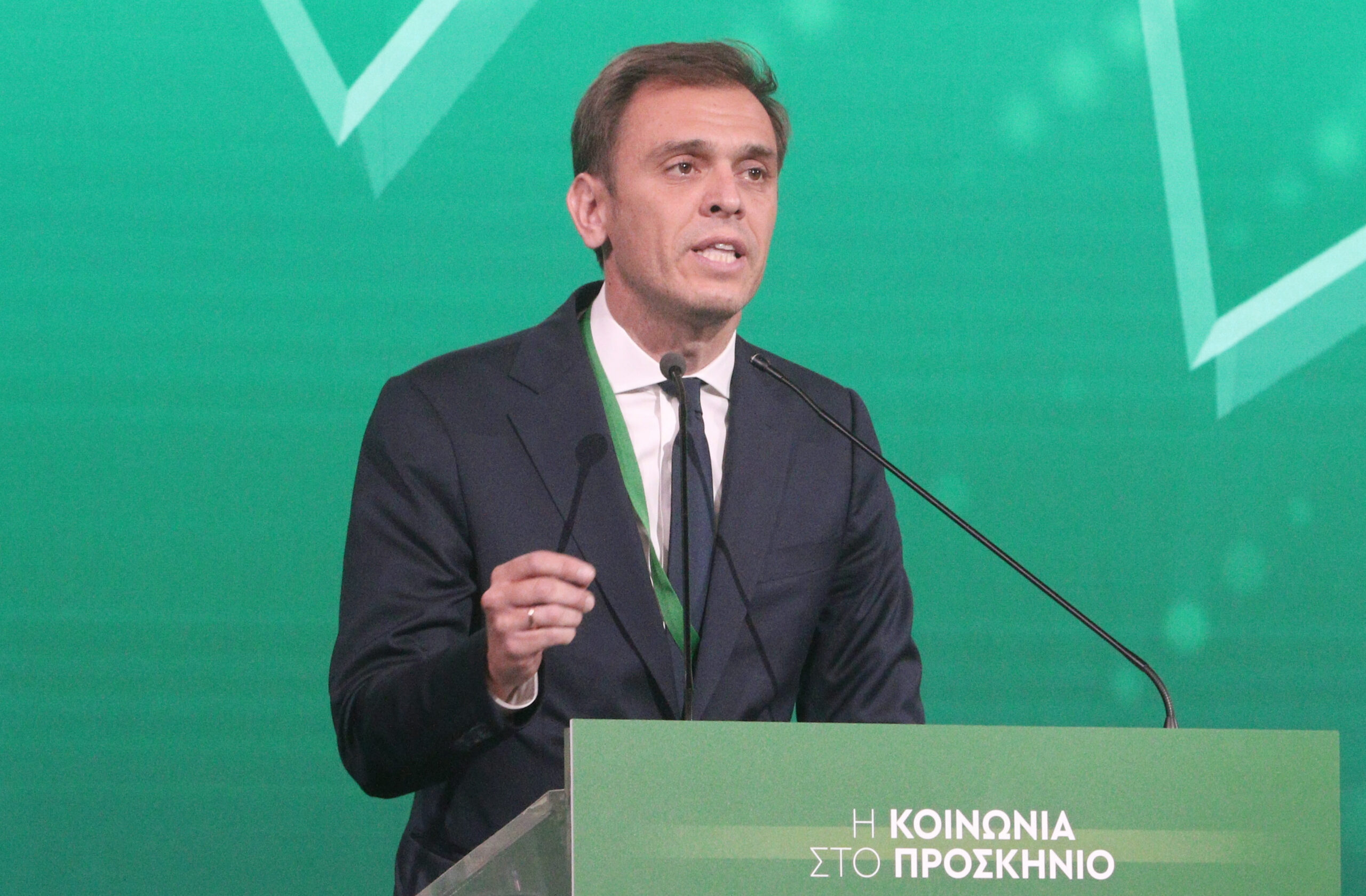 Μάντζος κατά Οικονόμου: «Το στόμα που έβριζε το ΠΑΣΟΚ, είναι το στόμα της κυβέρνησης»