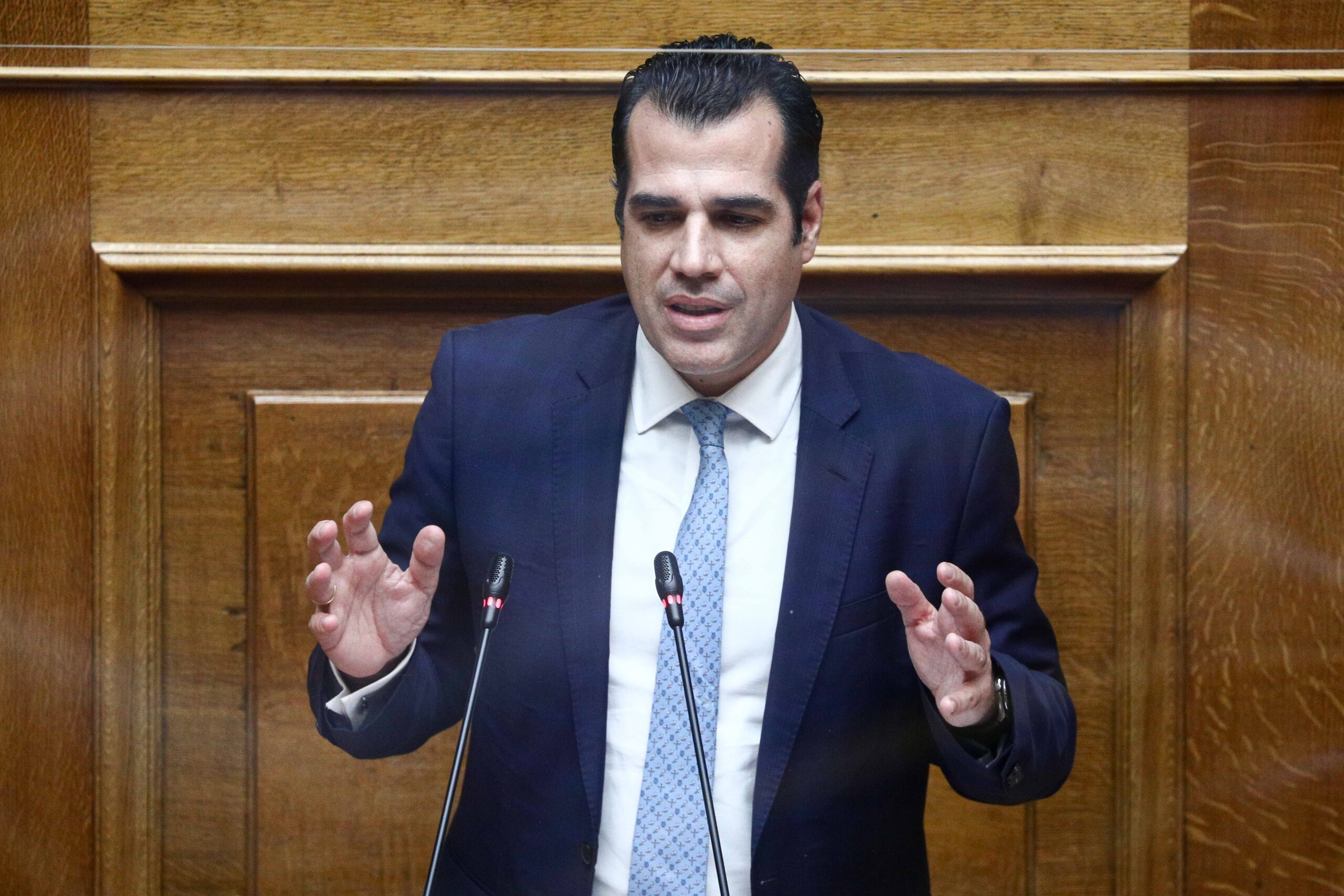 Πλεύρης: «Υπάρχουν ελλείψεις σε εισπνεόμενα – Πλήρης κάλυψη σε αντιβιώσεις και παιδικά σιρόπια»