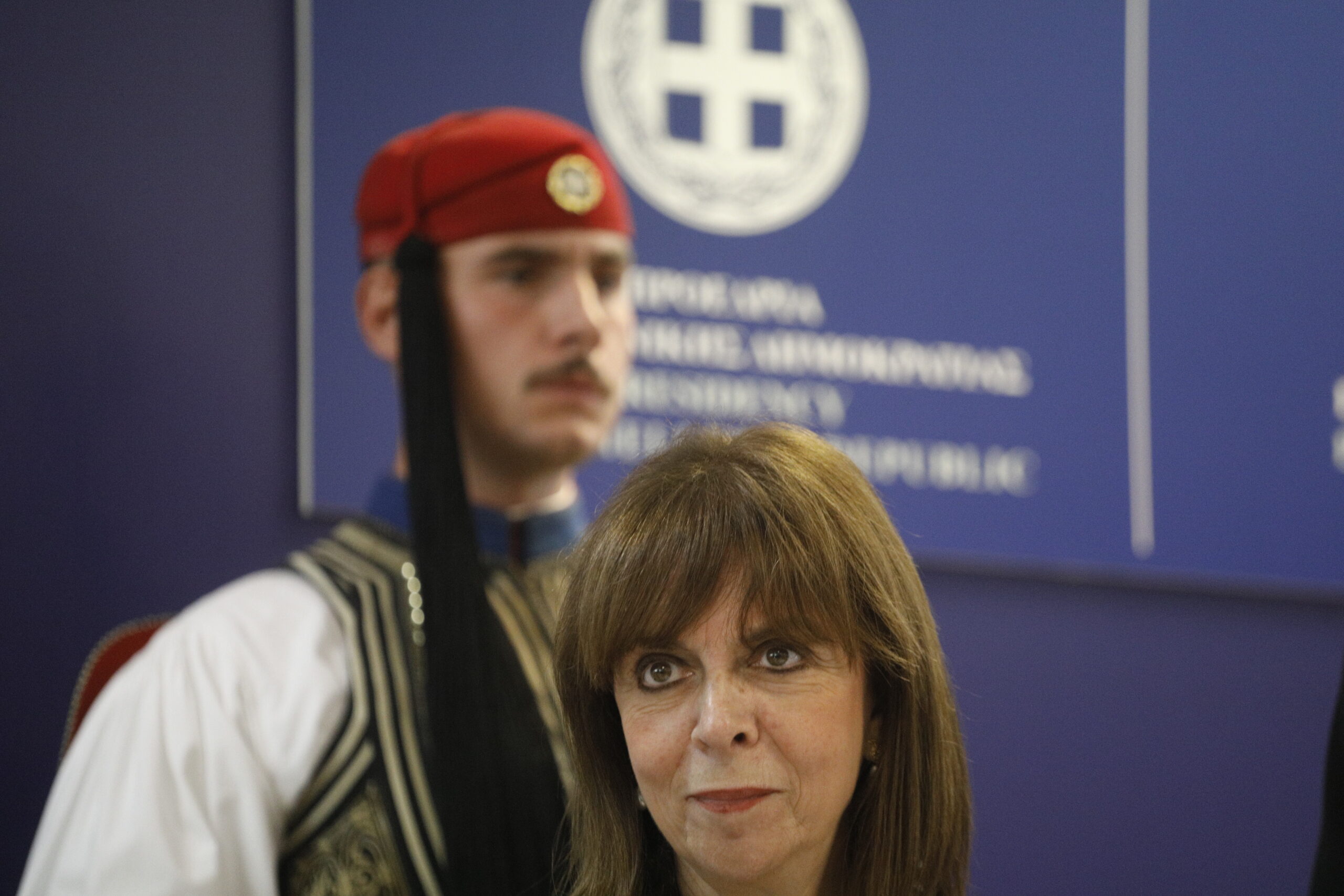 Κ. Σακελλαροπούλου στην Προεδρική Φρουρά: «Ο Εύζωνας είναι σύμβολο και μέρος της εθνικής μας ταυτότητας»