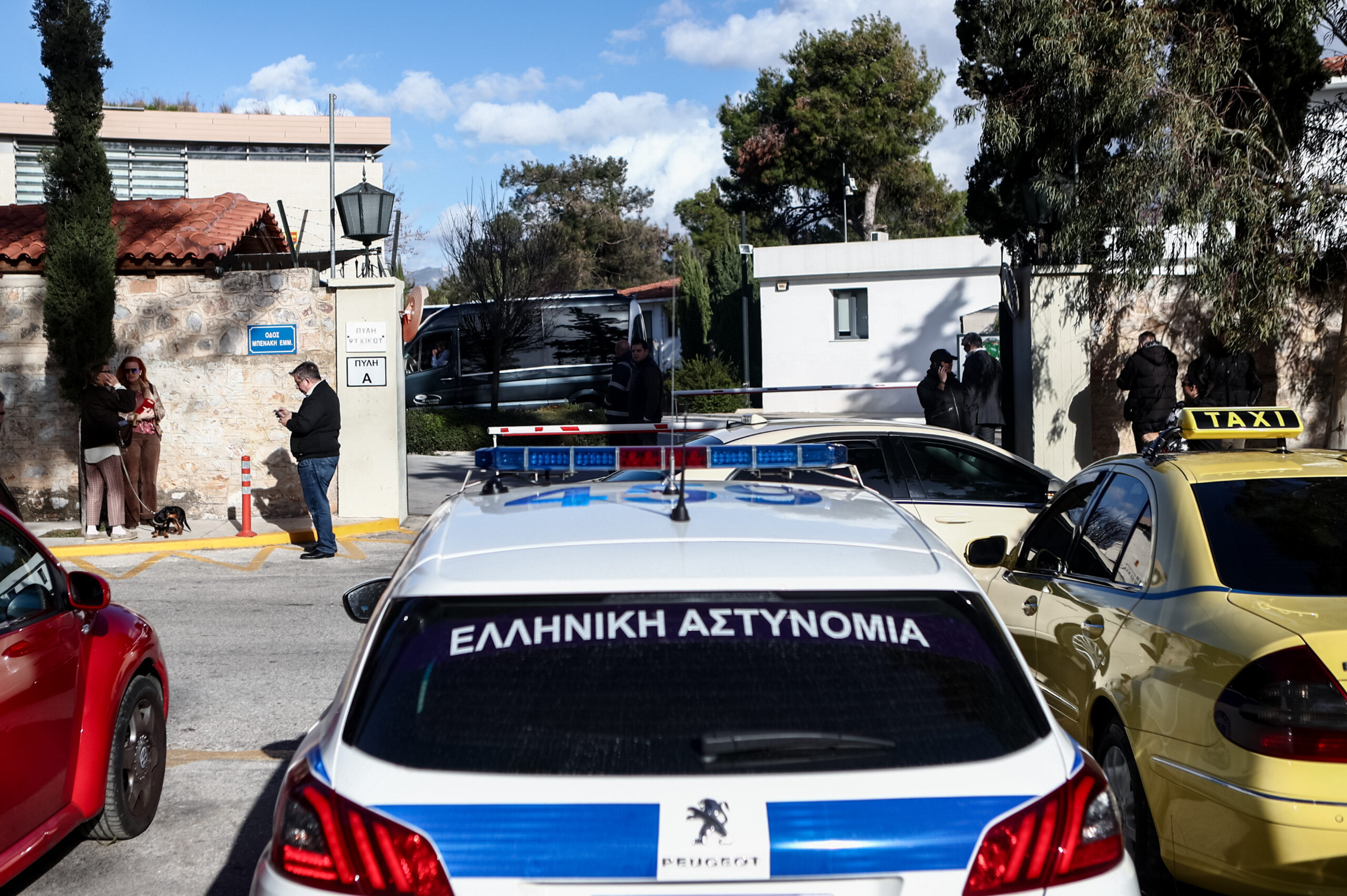 Κολλέγιο Αθηνών: Εξωσχολικοί με στόχο μαθητή οι εισβολείς με τα μαχαίρια – Ο καβγάς που προηγήθηκε