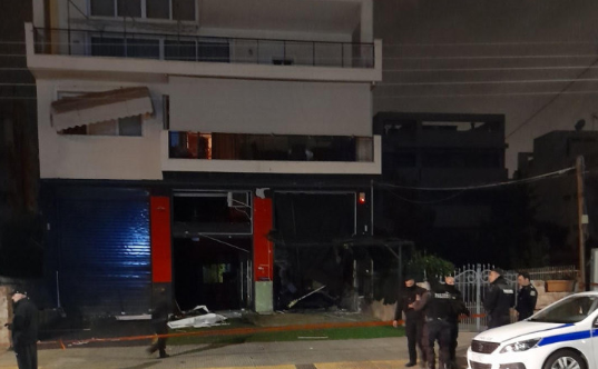 Έκρηξη σε πλυντήριο αυτοκινήτων στη Γλυφάδα