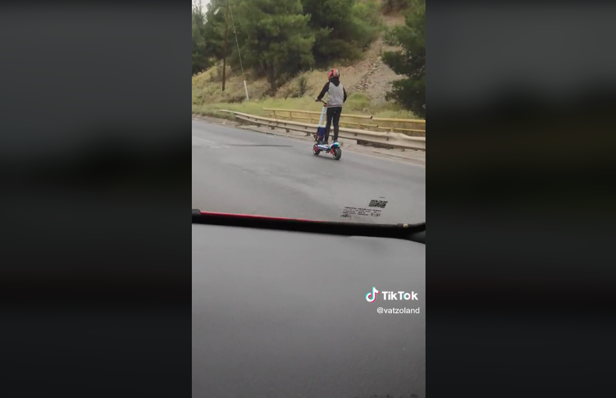 Πατίνι «πιάνει» τα 100 χλμ στον Περιφερειακό – Σοκαρισμένοι οι άλλοι οδηγοί (ΒΙΝΤΕΟ)