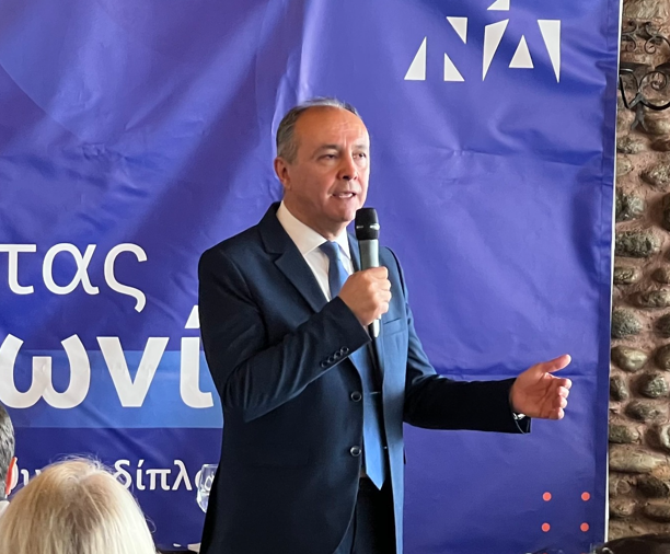 Κοσμοσυρροή για τον Θ. Καράογλου στο Ωραιόκαστρο