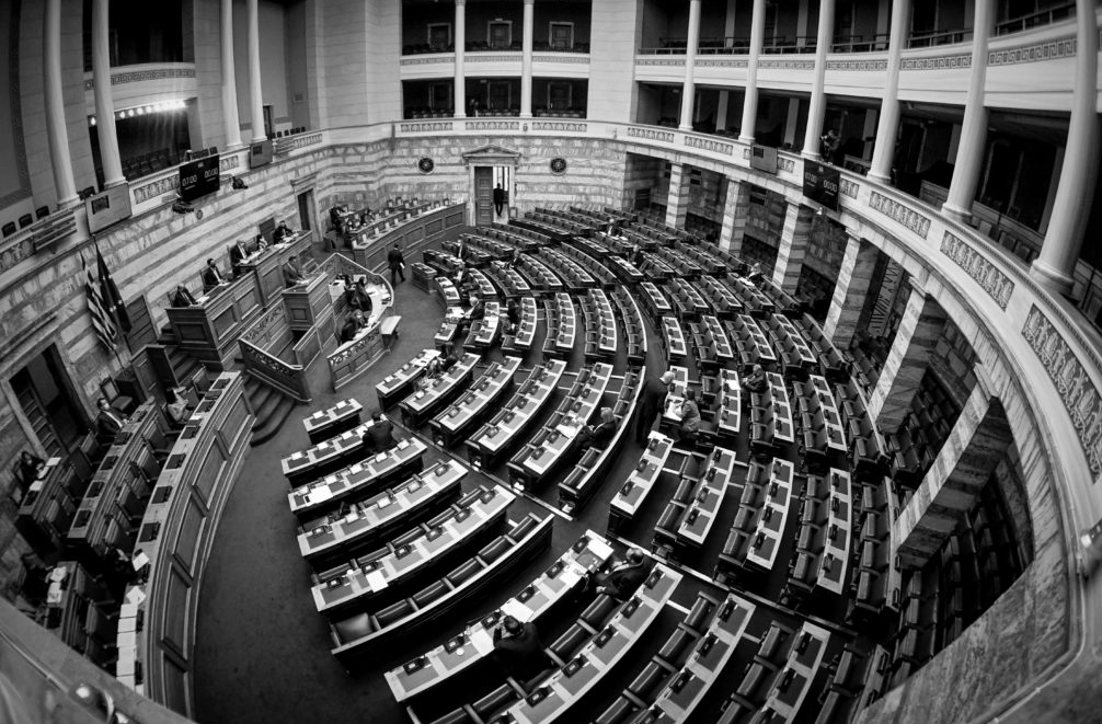 Δημοσκόπηση Interview για την POLITIC: Τα κριτήρια με τα οποία ψηφίζουν κόμμα και βουλευτές οι πολίτες