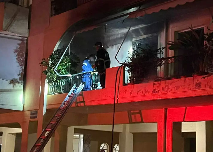 Σοκ στο Αγρίνιο – «Πέφτω, πέφτω»: 35χρονος έβαλε φωτιά στο σπίτι του και αυτοκτόνησε