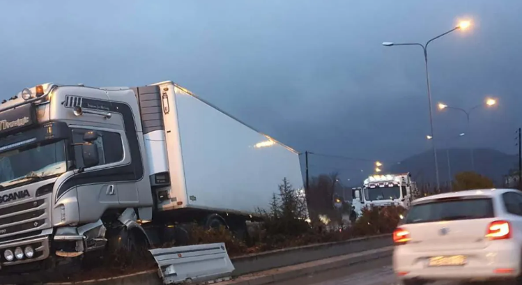 Τροχαίο Μαγνησία: Νταλίκα έπεσε πάνω σε νταλίκα – Ένας νεκρός