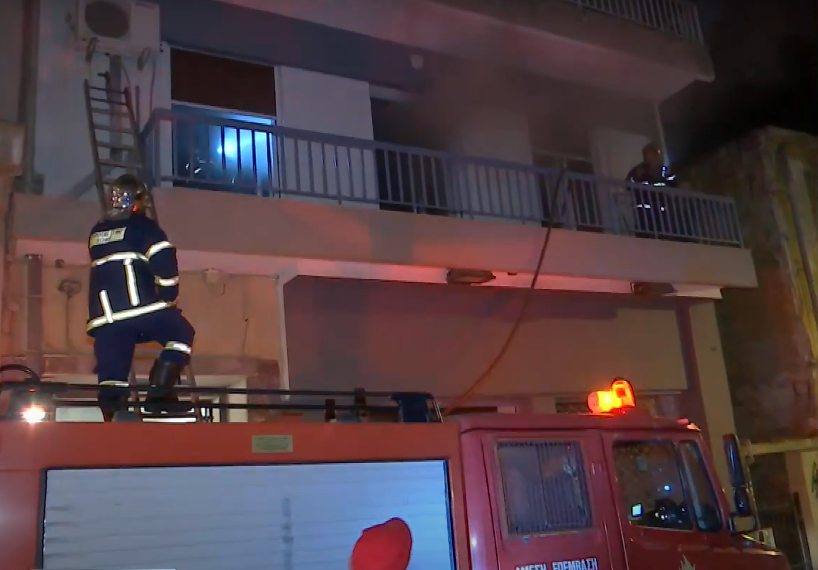 Θεσσαλονίκη: Απεγκλωβισμός ηλικιωμένης έπειτα από φωτιά στο διαμέρισμά της