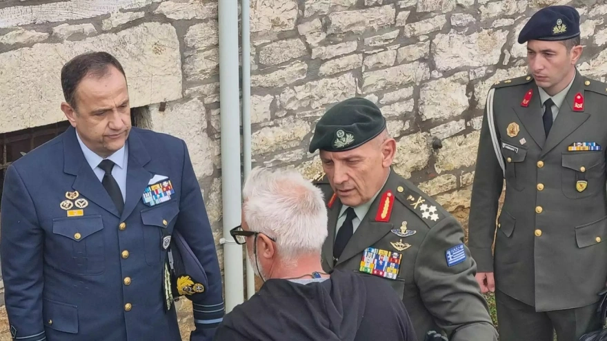 Πτώση Φάντομ στην Ανδραβίδα: Στην οικογένεια του αγνοούμενου ο αρχηγός ΓΕΕΘΑ