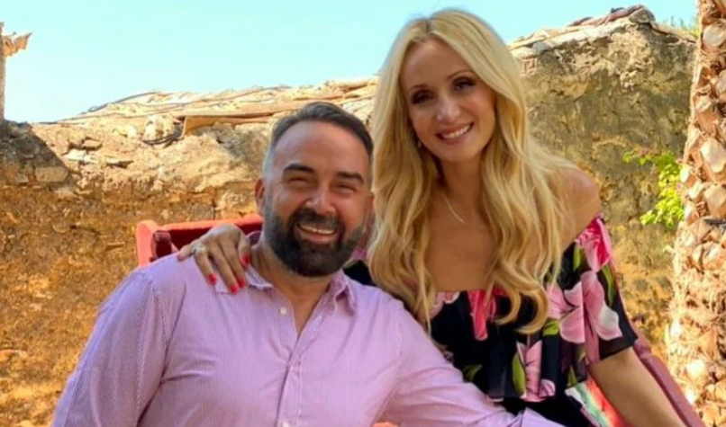 Ο Γρηγόρης Γκουντάρας αποκάλυψε ότι η Ναταλί Κάκκαβα «κατεβαίνει» υποψήφια στον Δήμο Σαρωνικού
