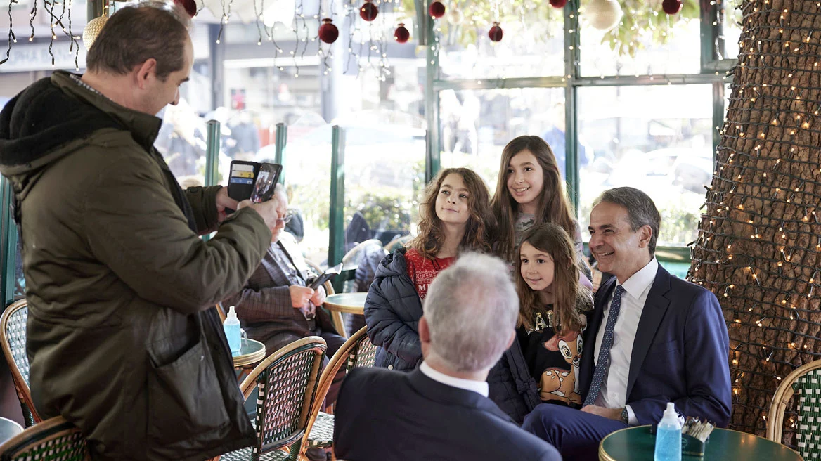 Σε καφέ στο Κολωνάκι Μητσοτάκης και Τασούλας πριν τις ευχές στην Πρόεδρο της Δημοκρατίας (pics)