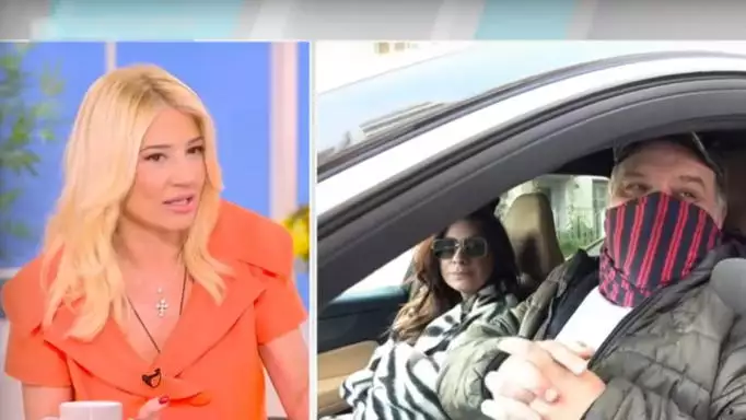 Φαίη Σκορδά για Γρηγόρη Αρναούτογλου: «Έχει προσαρμοστεί με μικρότερο budget αλλά τα καταφέρνει»
