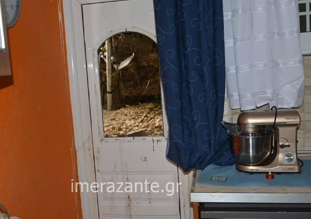 Ζάκυνθος: Βουνό έπεσε πάνω σε σπίτι από την κακοκαιρία (ΒΙΝΤΕΟ)