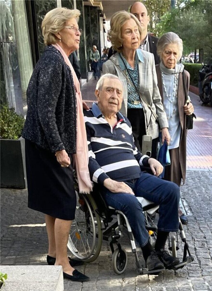 Τέως βασιλιάς Κωνσταντίνος: Επικοινώνησε με την οικογένειά του ο βασιλιάς Κάρολος