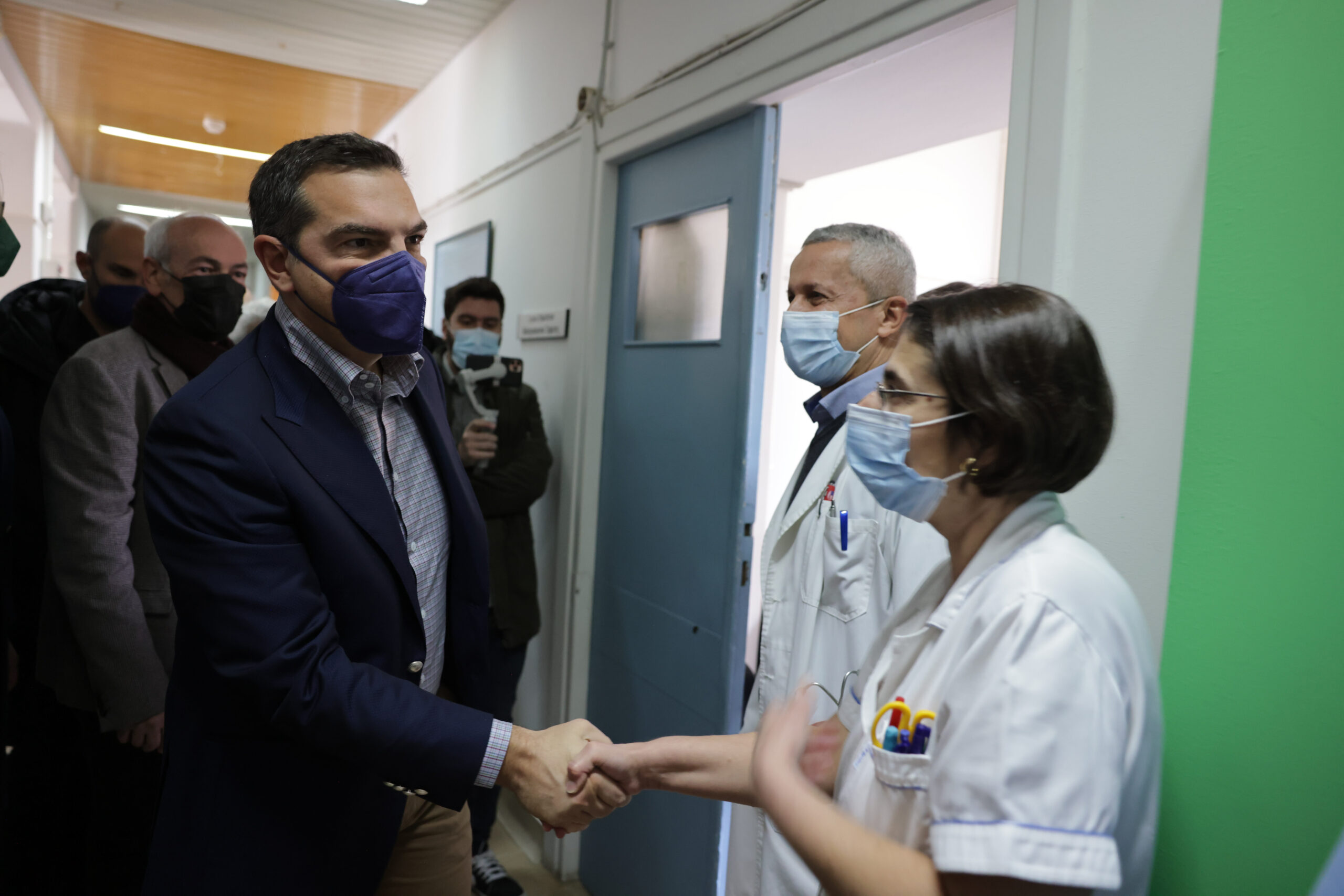 Αλ. Τσίπρας στο Παίδων Πεντέλης: Δεν είναι δυνατόν να μεταφέρουν ένα παιδί από τα Γρεβενά στο Ρίο για μία ΜΕΘ (vid)
