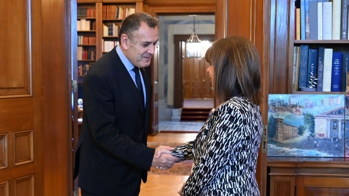 Ο ΥΕΘΑ ενημέρωσε την Πρόεδρο της Δημοκρατίας για θέματα αρμοδιότητάς του