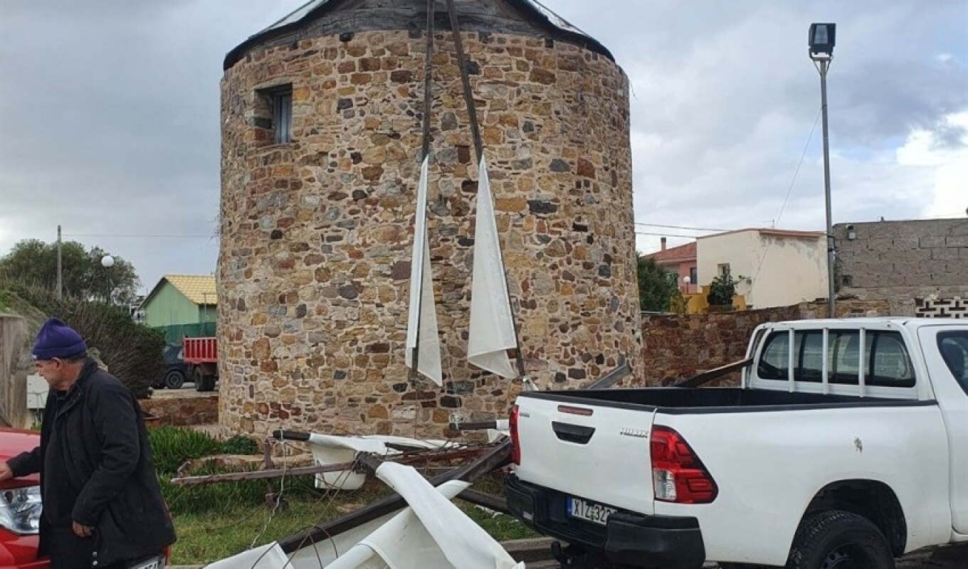 Σοκ: Η στιγμή που ο υδροστρόβιλος χτυπάει την Χίο (ΒΙΝΤΕΟ)