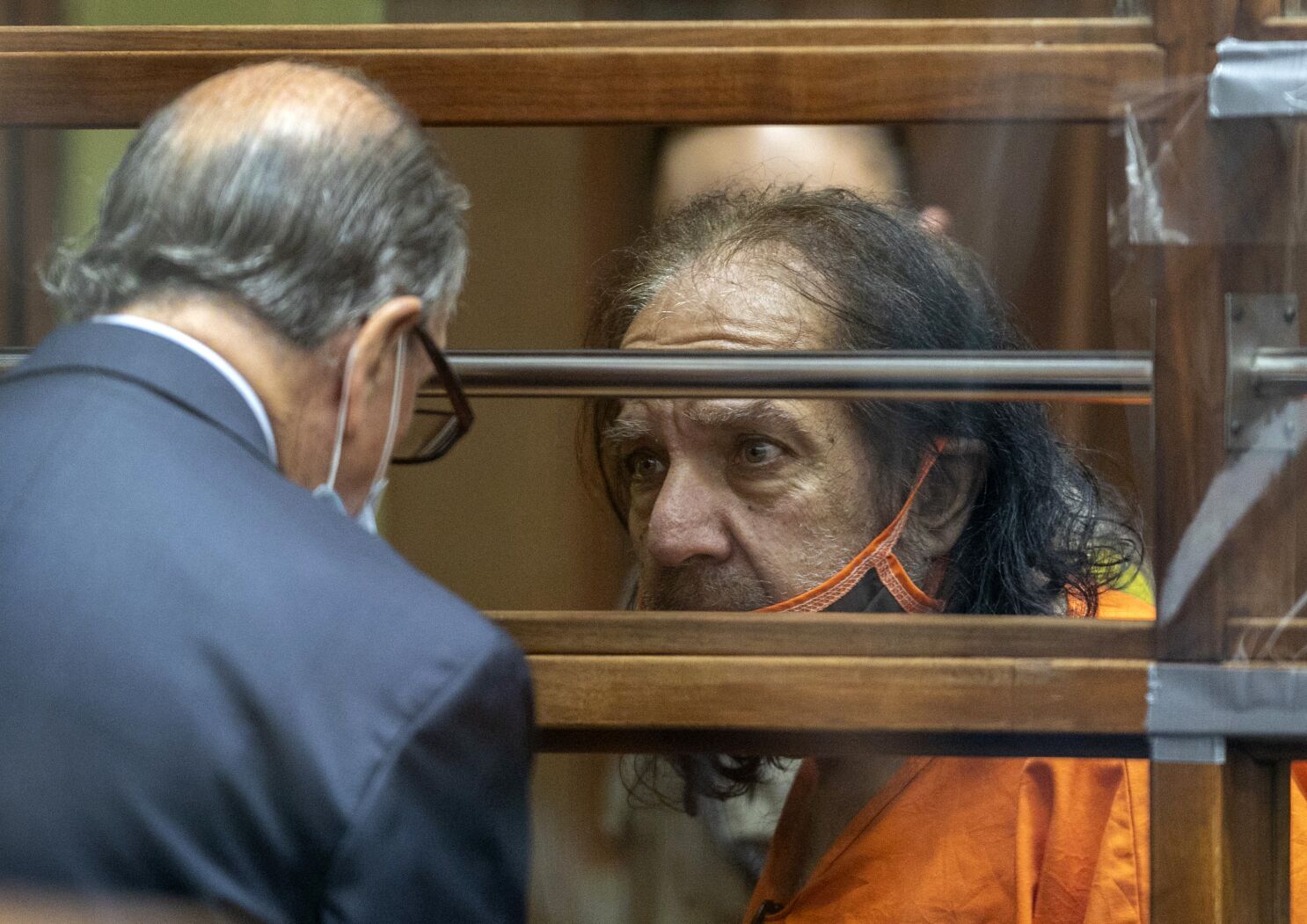 Ο Ρον Τζέρεμι, πρώην πορνοστάρ και κατηγορούμενος βιαστής, φέρεται να πάσχει από άνοια στη φυλακή