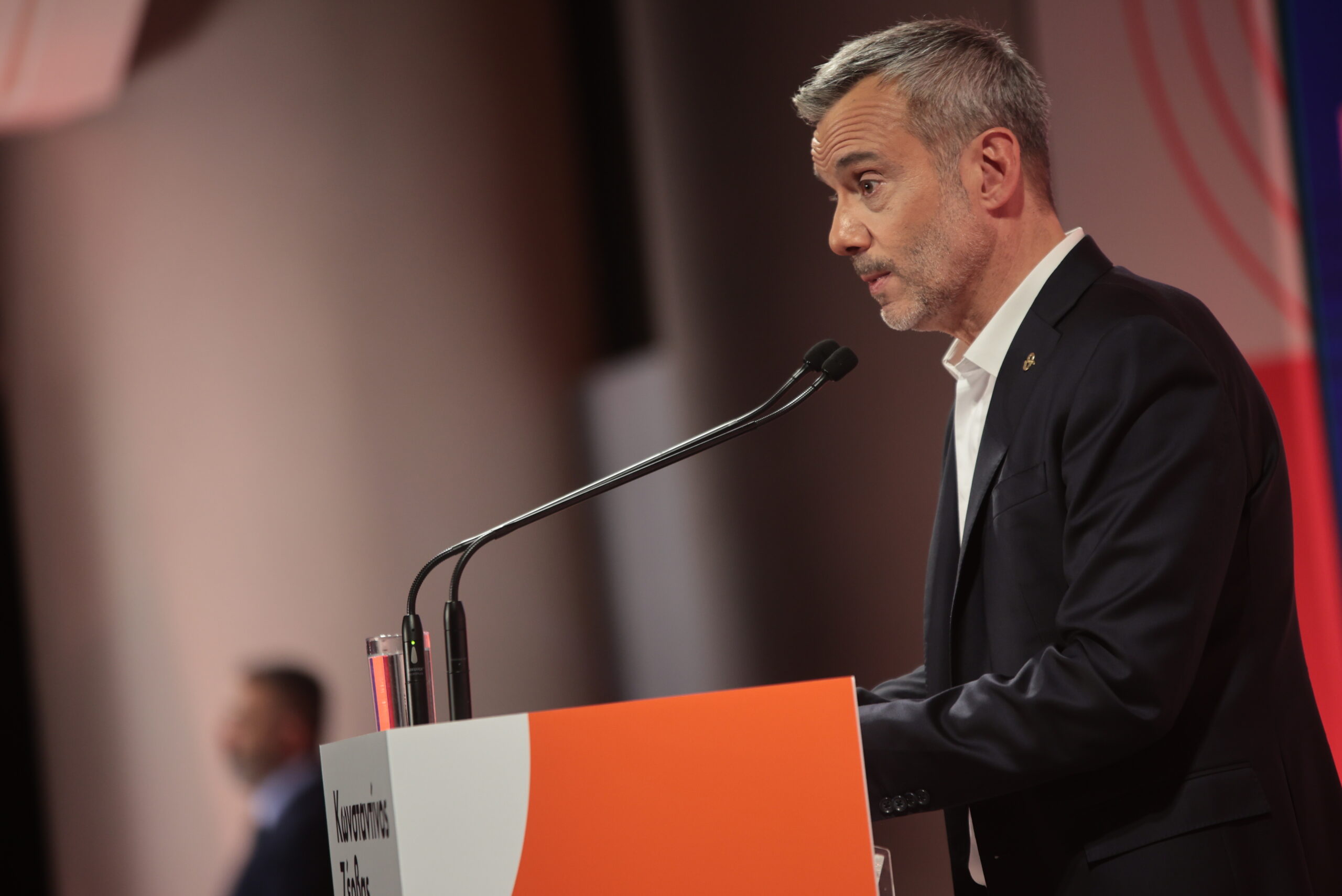 Με φυλλάδια του Ζέρβα στα χέρια η Νέα Δημοκρατία