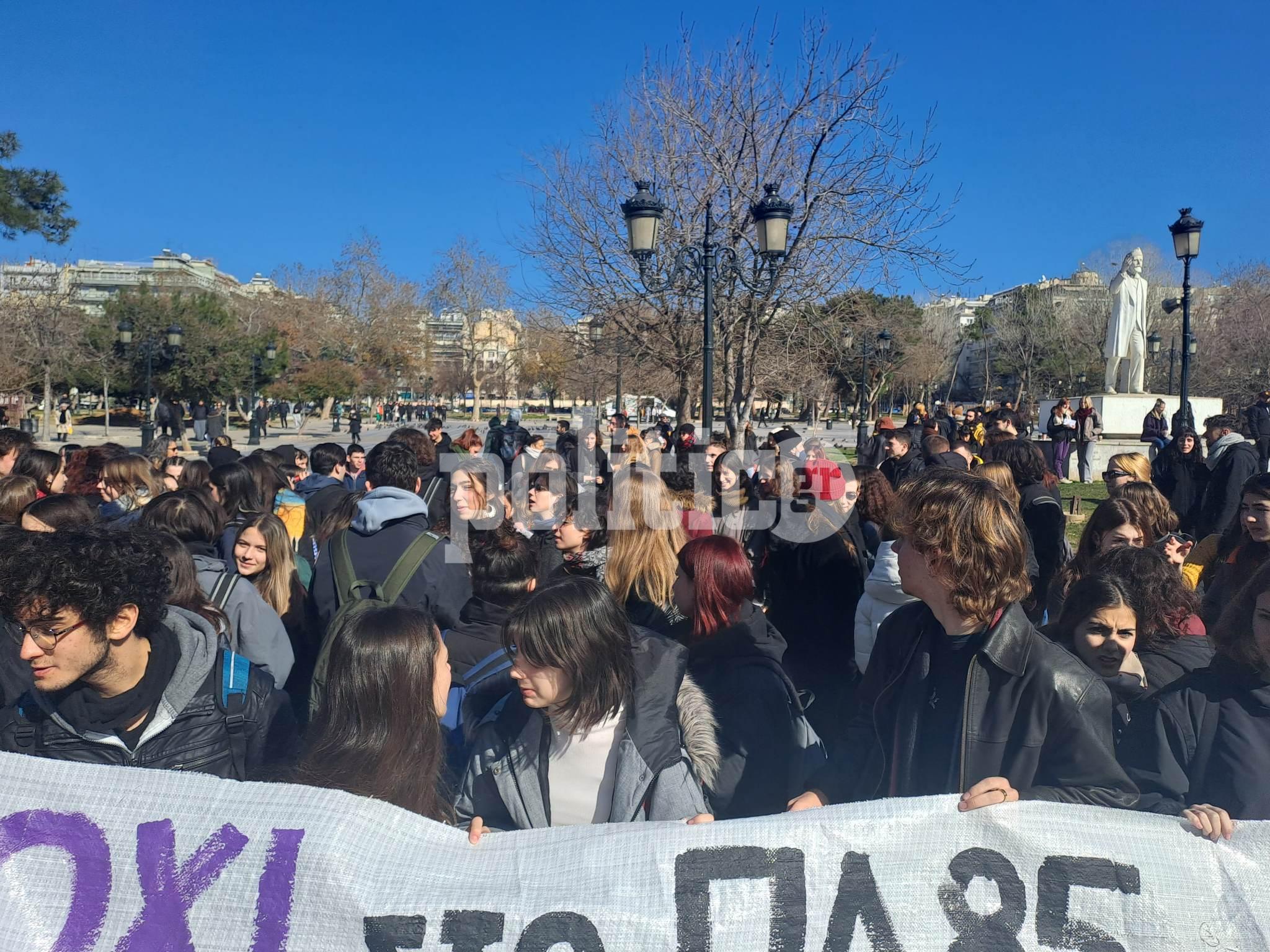Θεσσαλονίκη: Διαμαρτυρία καλλιτεχνών για το ΠΔ 85 και την υποβάθμιση των σπουδών τους (ΦΩΤΟ-ΒΙΝΤΕΟ)