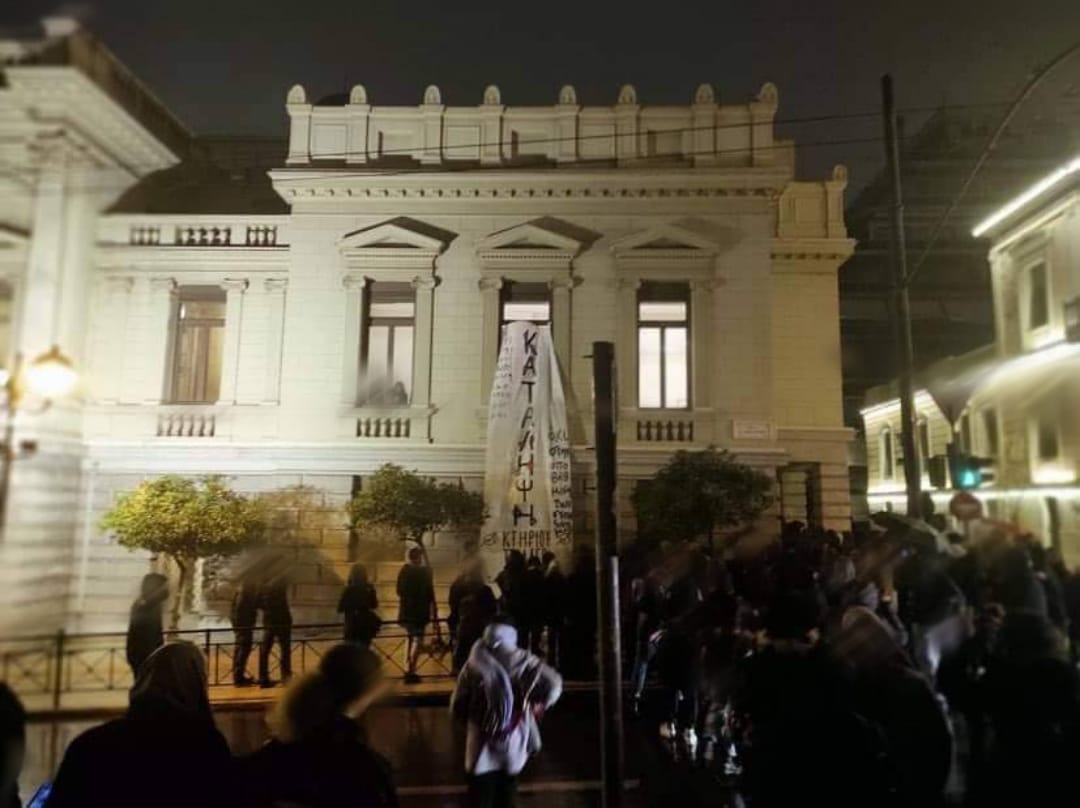 Κατάληψη του Εθνικού Θεάτρου από φοιτητές δραματικών σχολών