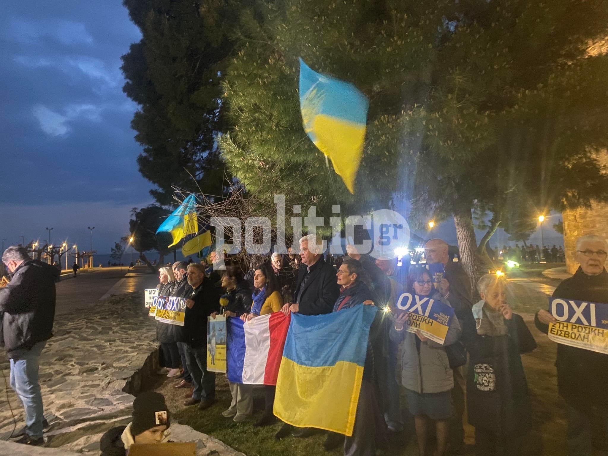 Θεσσαλονίκη: Ανθρώπινη αλυσίδα από Ουκρανούς πολίτες για τον έναν χρόνο από την έναρξη του πολέμου (ΕΙΚΟΝΕΣ & ΒΙΝΤΕΟ)