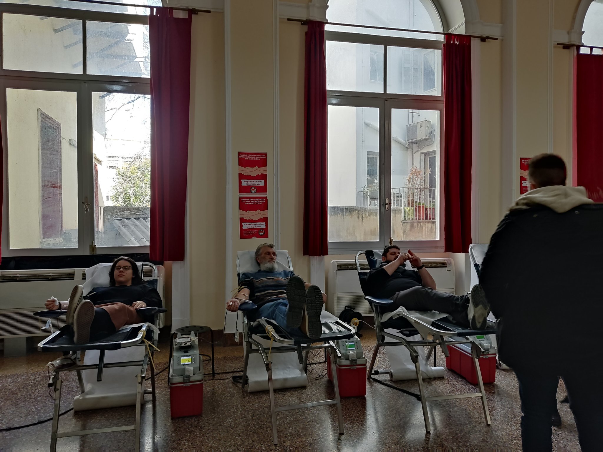 Συγκλονιστική ανταπόκριση στο κάλεσμα του ΠΑΜΕ για αιμοδοσία για Τουρκία και Συρία