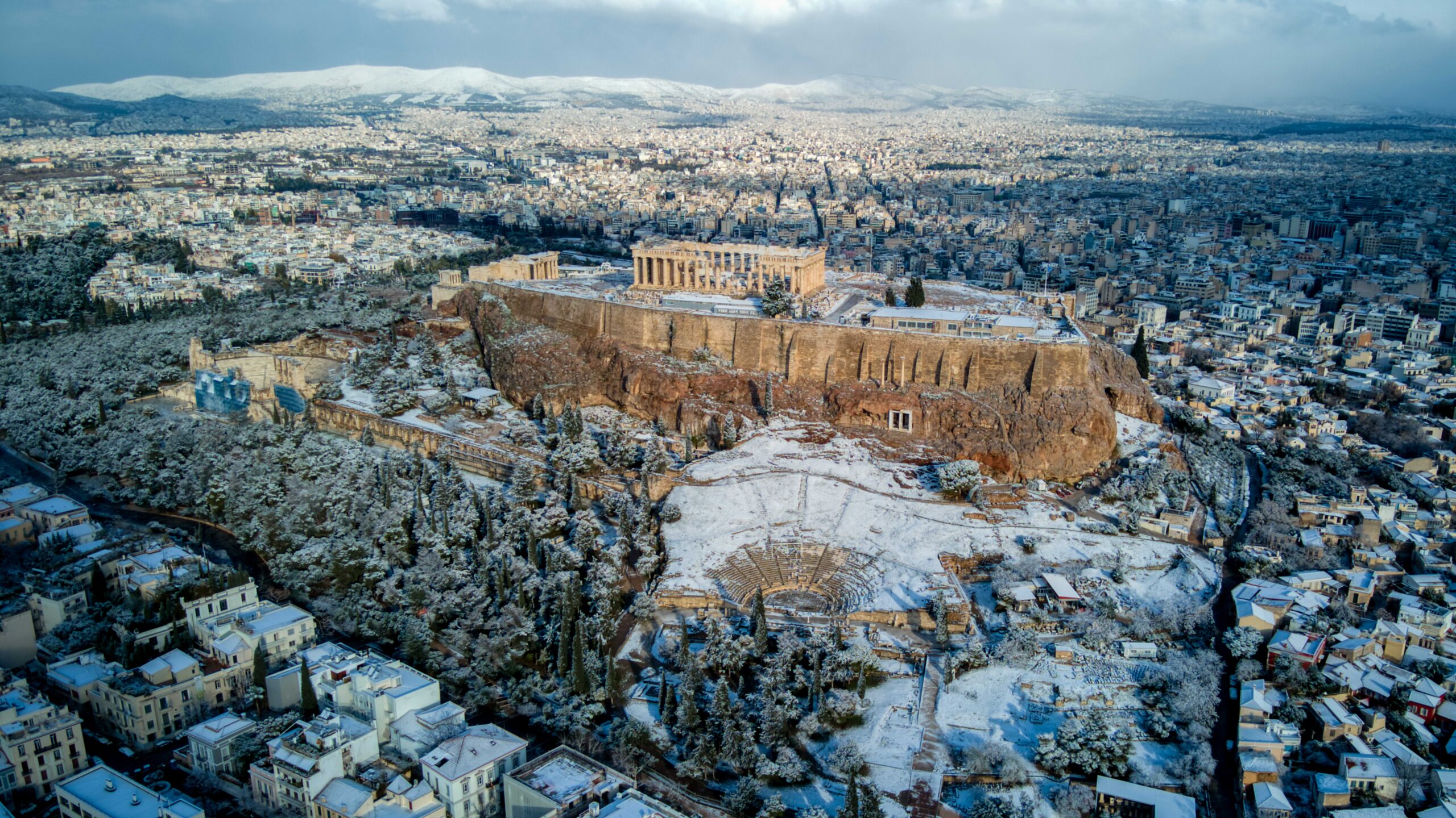 Κακοκαιρία «Μπάρμπαρα»: Ανοιχτή η Αττική Οδός και για τα φορτηγά