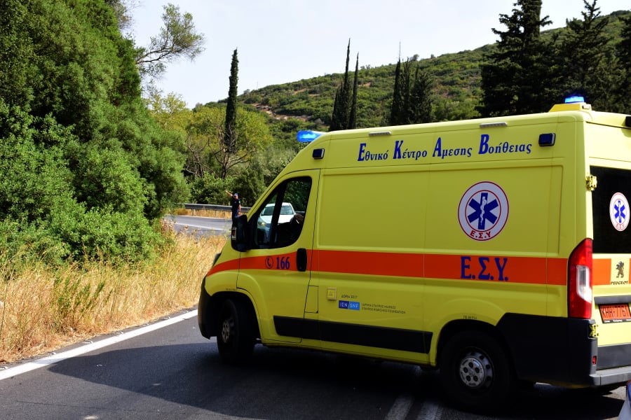 Ντελιβεράς τραυματίστηκε σε τροχαίο στην Κρήτη, «σμπαραλια» το μηχανάκι του