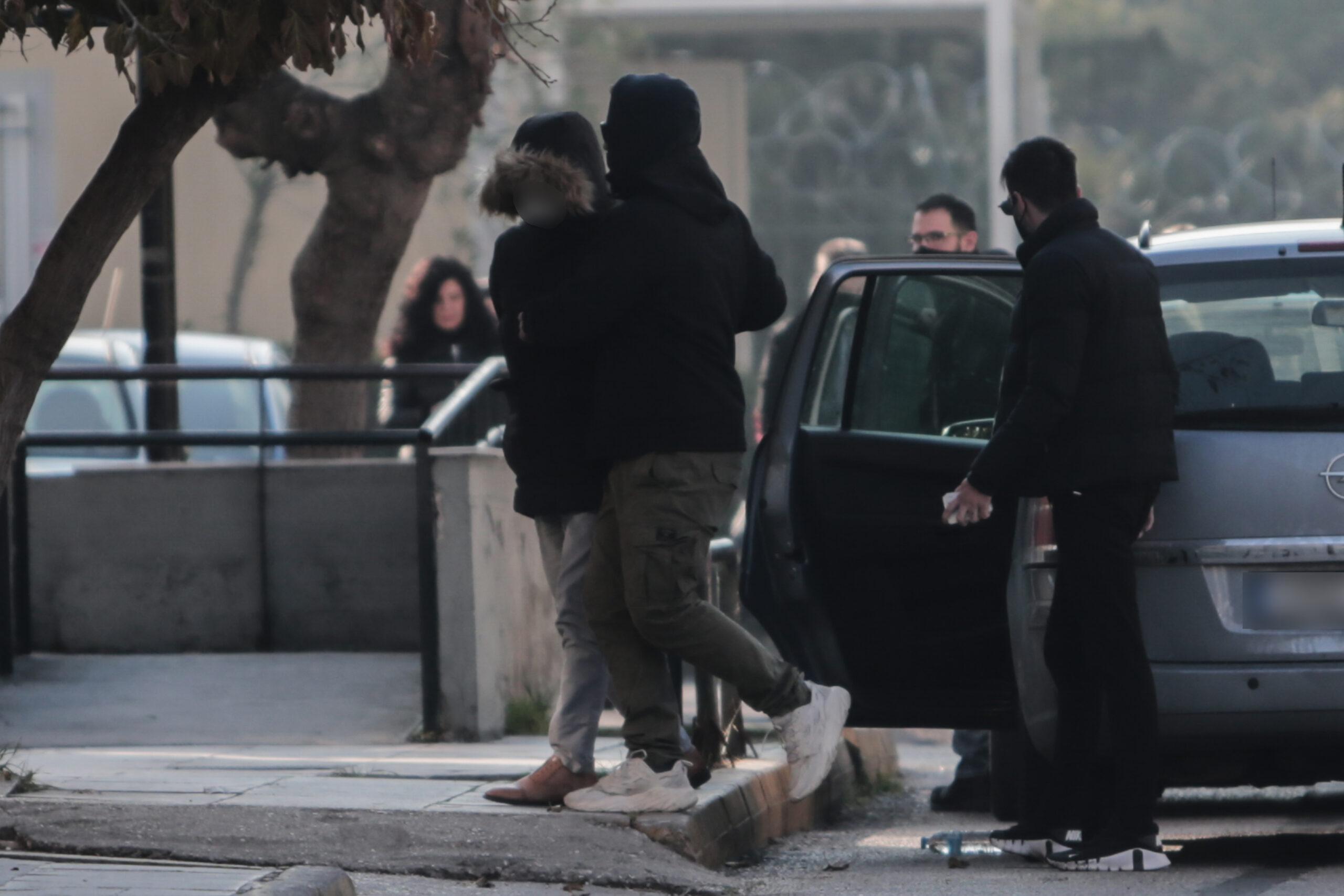 Κολωνός: Συγγενείς καταγγέλλουν πόλεμο στην 12χρονη – Δεν την αφήνουν να δει την μητέρα της