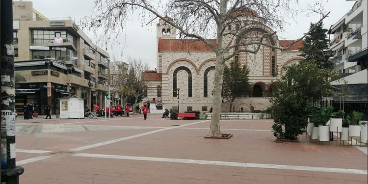 Στην πλατεία Ευόσμου 42χρονος πέθανε από ανακοπή – Δεν υπήρχε απινιδωτής