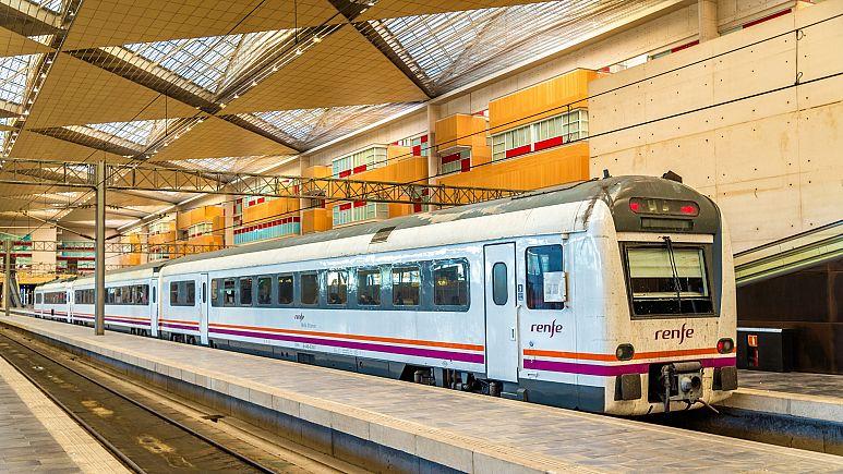 Ισπανία: Αγόρασαν τρένα αξίας 250 εκατ. ευρώ που… δεν χωράνε στα τούνελ