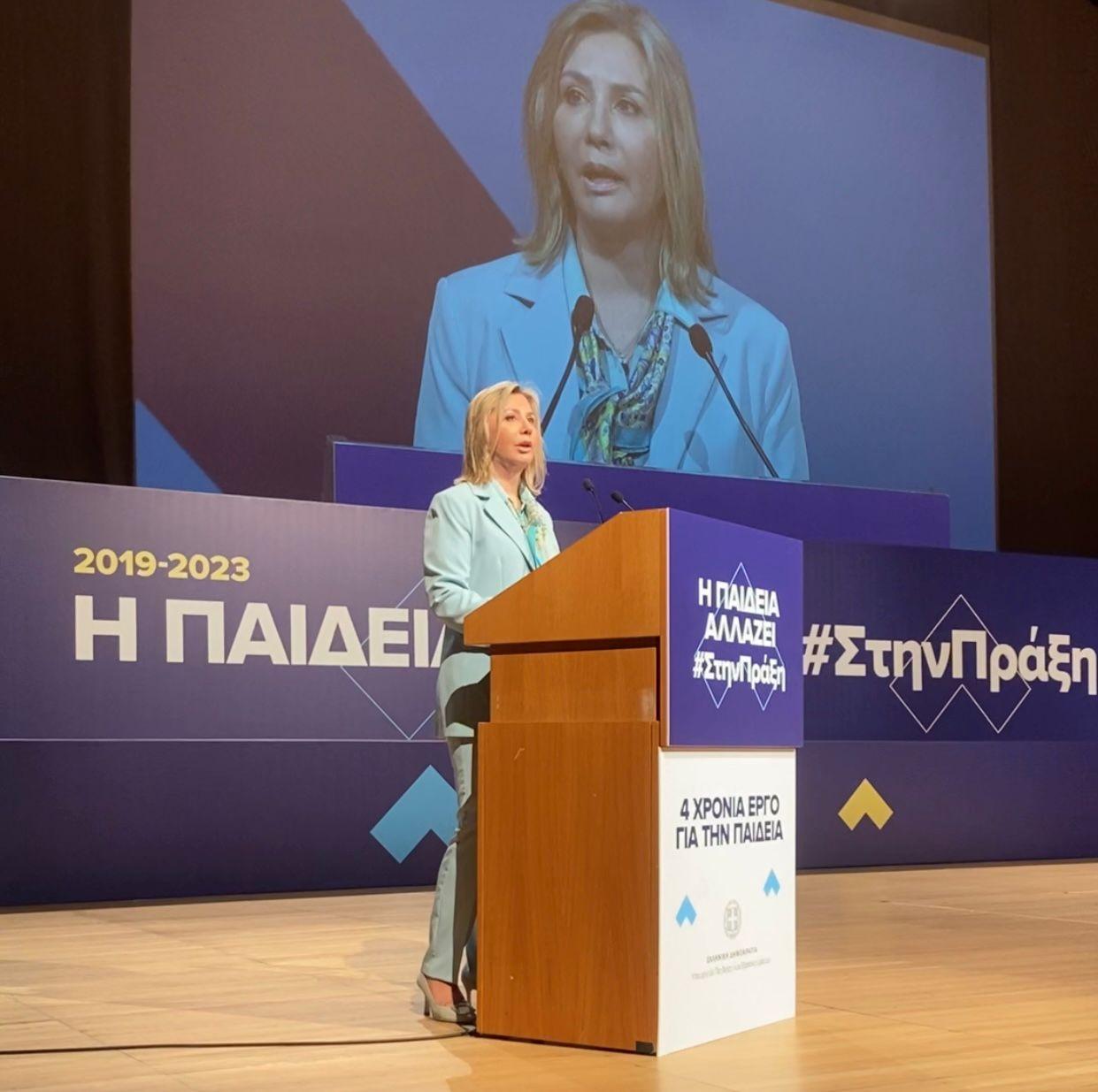 Η Ζ. Μακρή, παρουσία Πρωθυπουργού, για το έργο του ΥΠΑΙΘ στους τομείς αρμοδιότητάς της