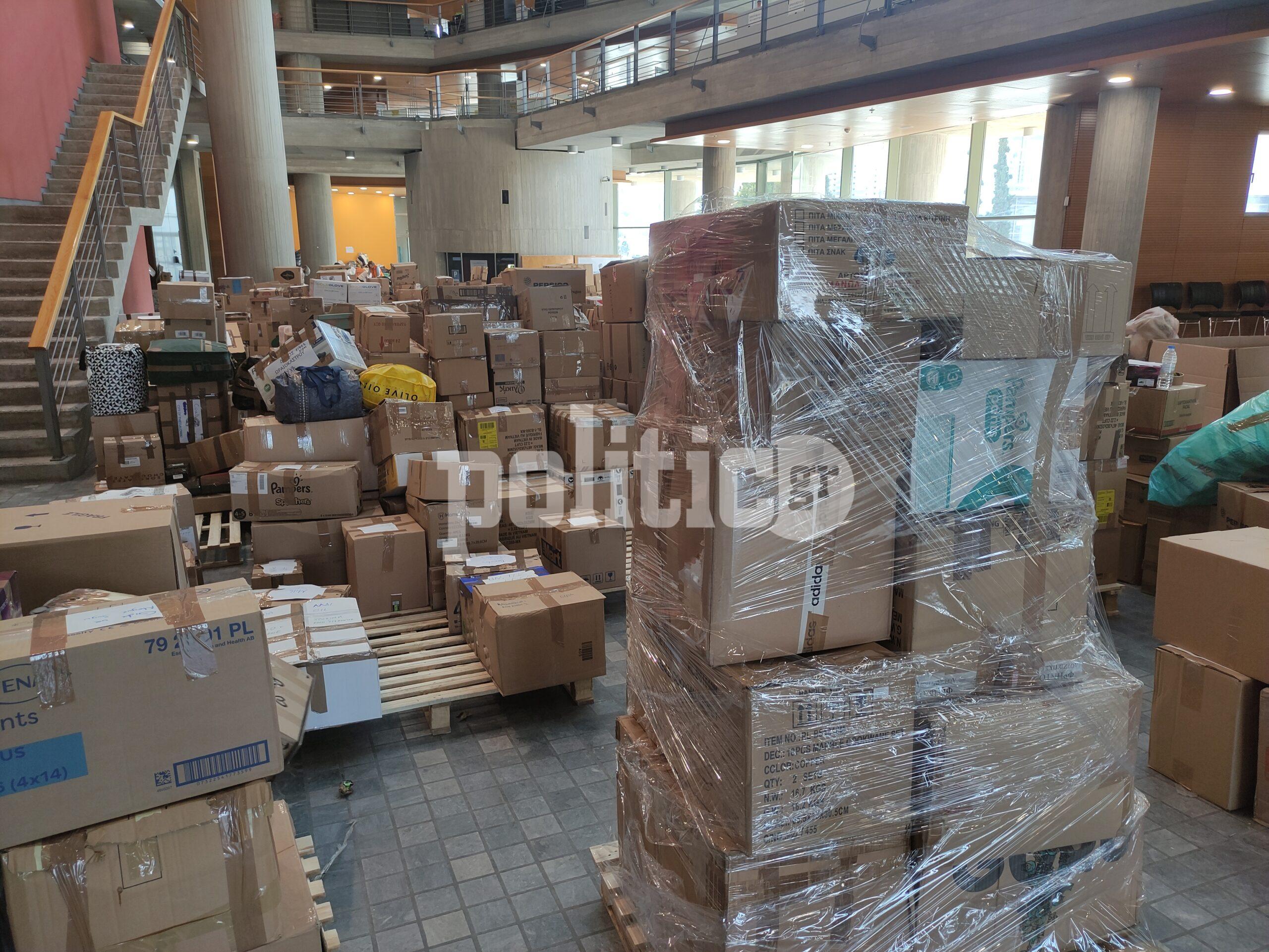 Θεσσαλονίκη: Η αλληλεγγύη για τους σεισμόπληκτους «έκλεισε» το ισόγειο του δημαρχείου (ΒΙΝΤΕΟ & ΦΩΤΟ)